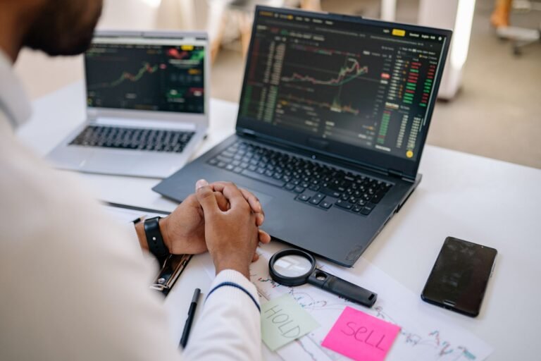 Algorithmic vs. Discretionary Trading: Finding Your Fit