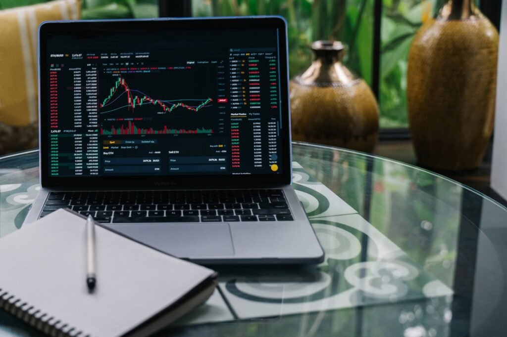 Scalping vs. Day Trading: Which Short-Term Strategy Suits You in 2026?