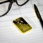 Investing in Gold Futures vs. Gold Mining Stocks: What Are the Differences?