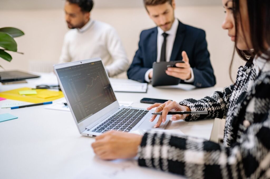 5 Essential Financial Habits for Young Professionals in 2026