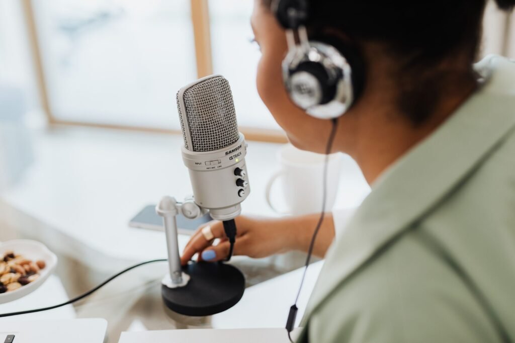 Starting a Podcast for Income in 2026: A Beginner’s Guide