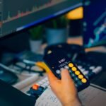 How Do Micro-Investing Apps Work for Beginners in 2026?