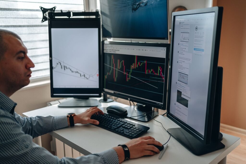 Algorithmic vs. Manual Trading: Pros and Cons for 2026