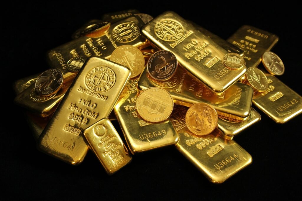 What Are the Risks and Rewards of Gold ETFs?