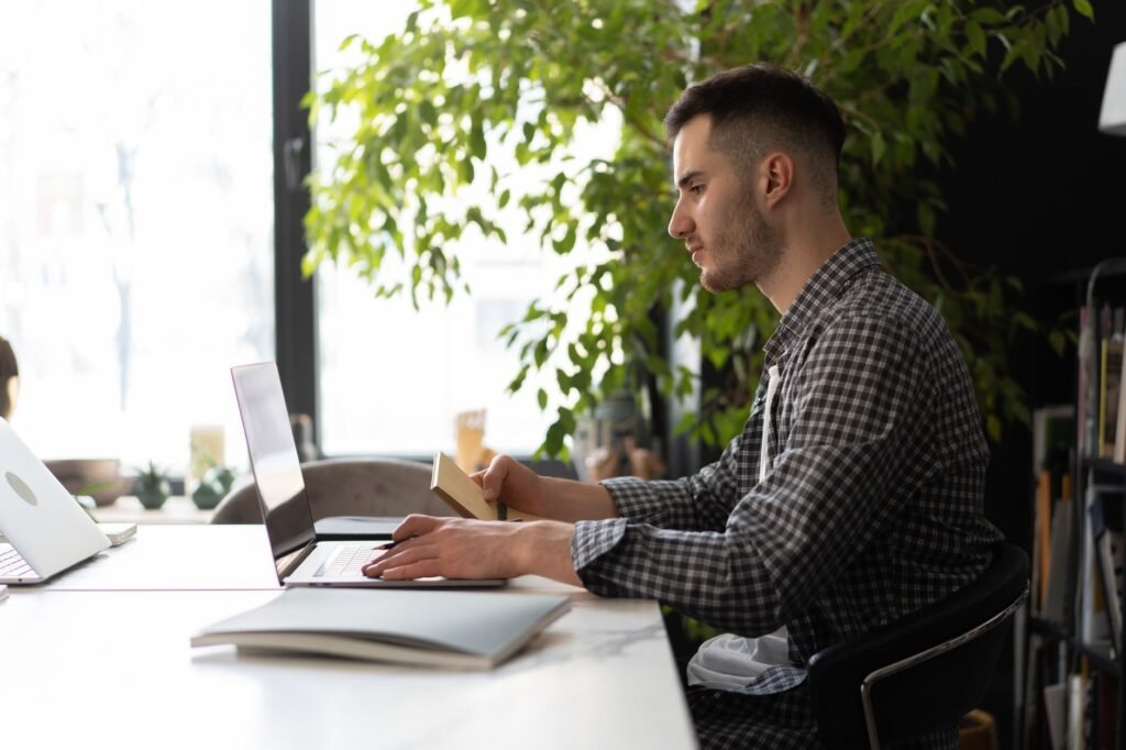 How to Start a Scalable Side Hustle in 2026: A Beginner’s Guide
