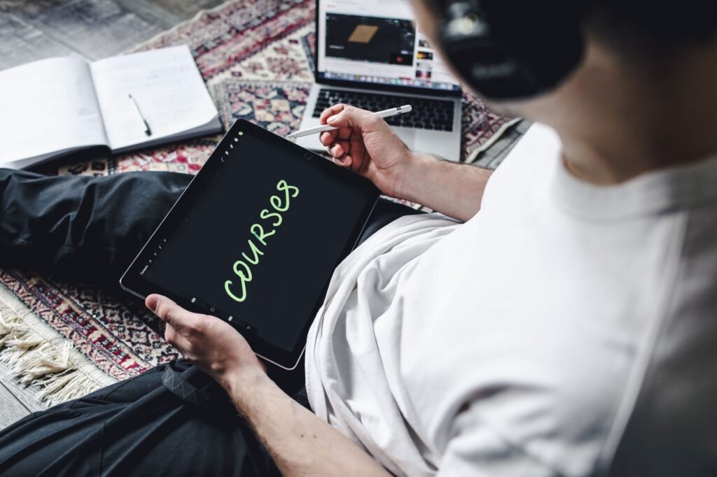How to Start a Profitable Online Course in 2026