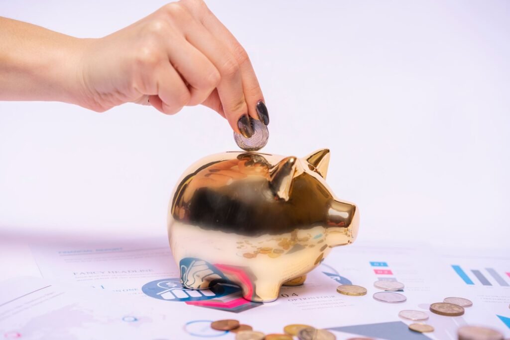 5 Smart Ways to Reduce Monthly Expenses and Boost Savings in 2026