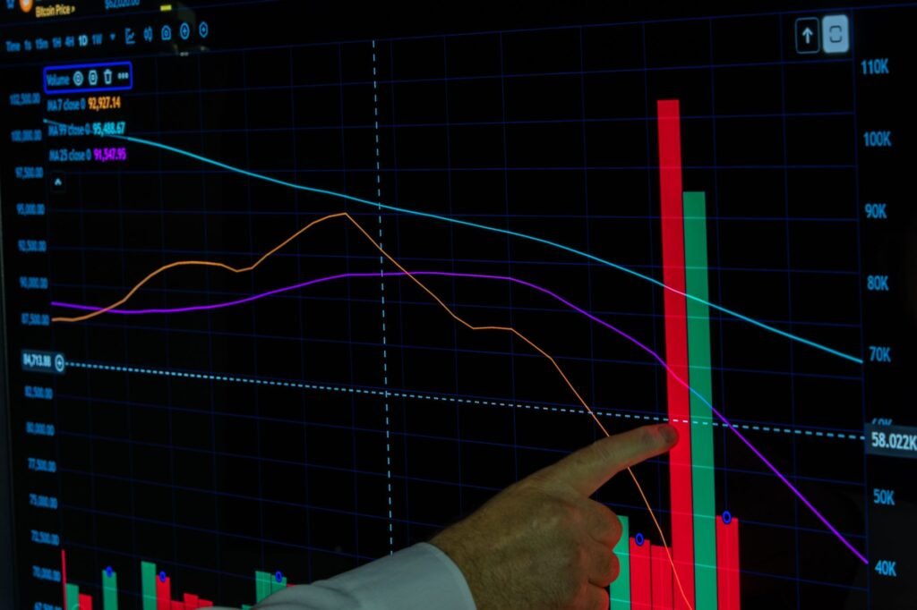 Day Trading vs. Long-Term Investing: Which is for You in 2026?