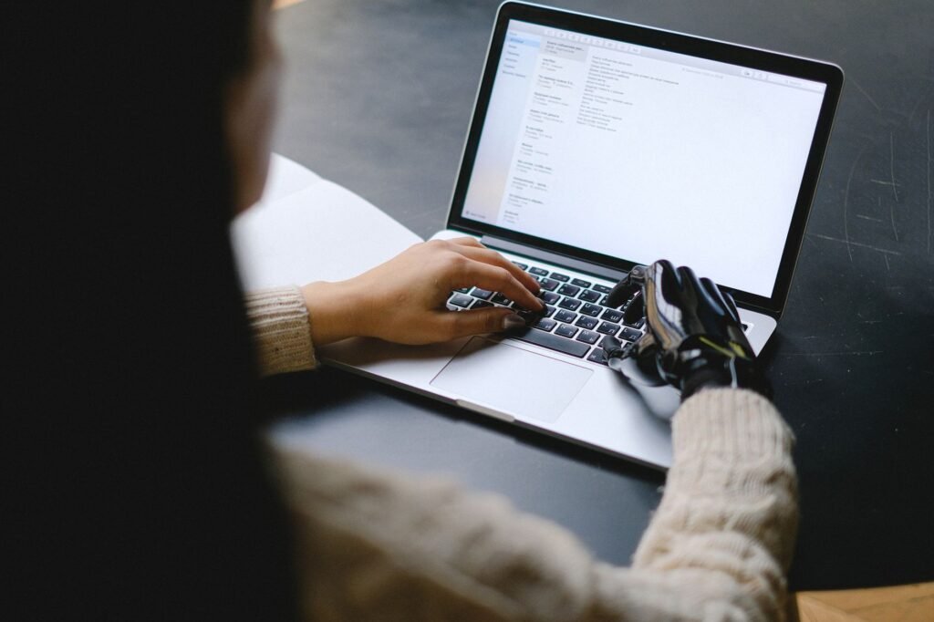 7 High-Demand Side Hustles Using AI Tools in 2026