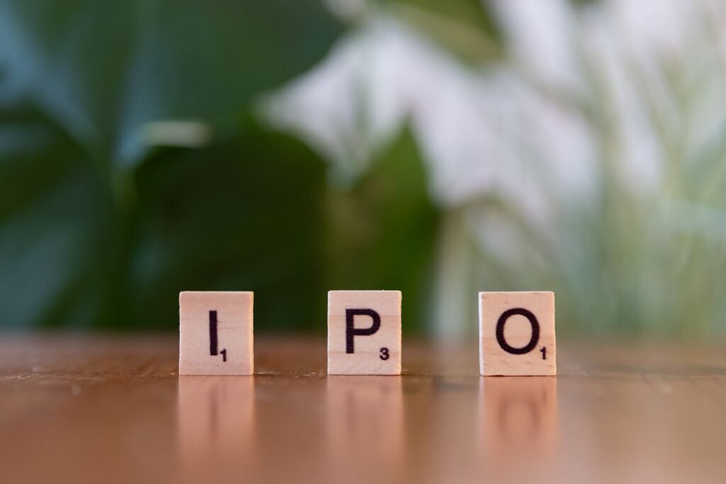 What Is the Efficient Market Hypothesis and Its Investor Implications?
