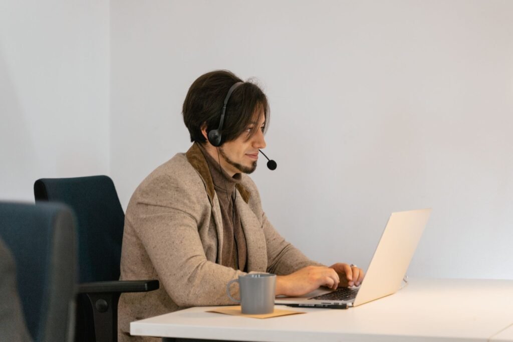 5 Ways AI Reshapes Financial Customer Service in 2026