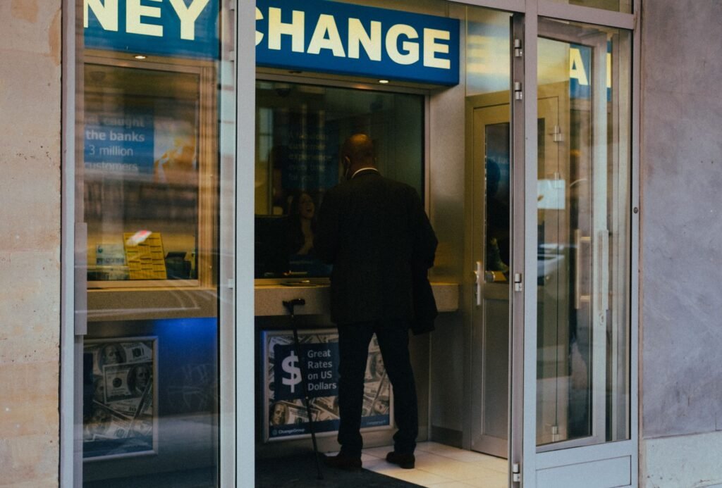 How AI Chatbots Reshape Customer Service in Financial Institutions