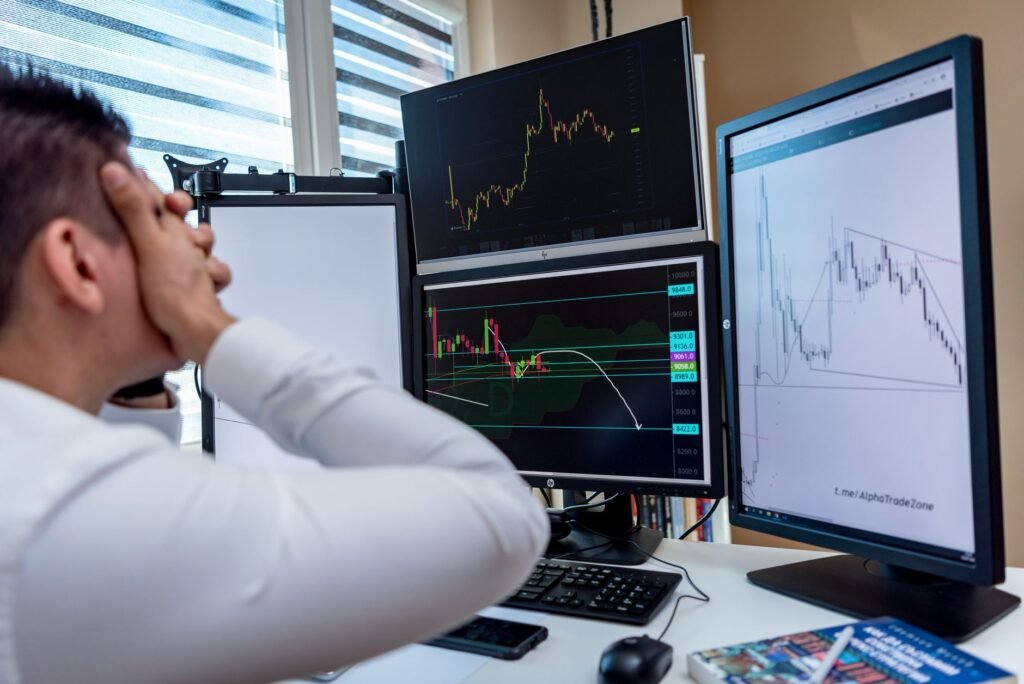 Day Trading vs. Swing Trading: Match Your Schedule & Risk?