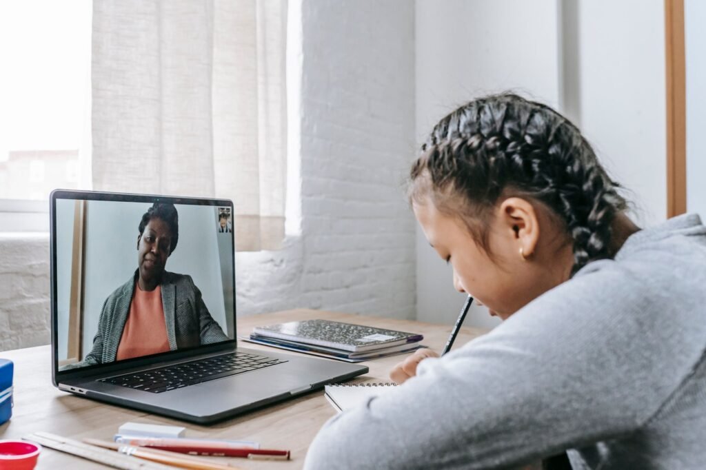 How Online Tutoring Works to Generate Income in 2026